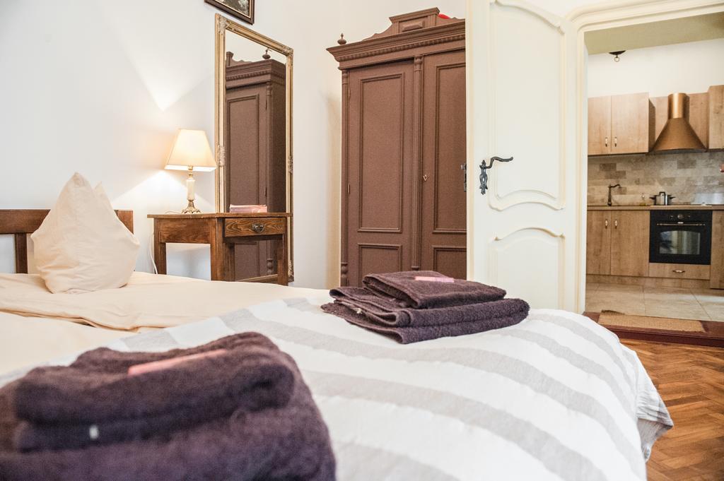 Brukenthal Central Apartments Sibiu Habitación foto