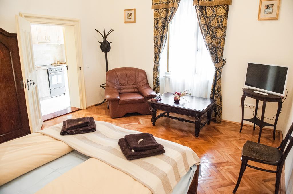 Brukenthal Central Apartments Sibiu Habitación foto