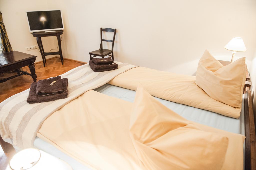 Brukenthal Central Apartments Sibiu Habitación foto
