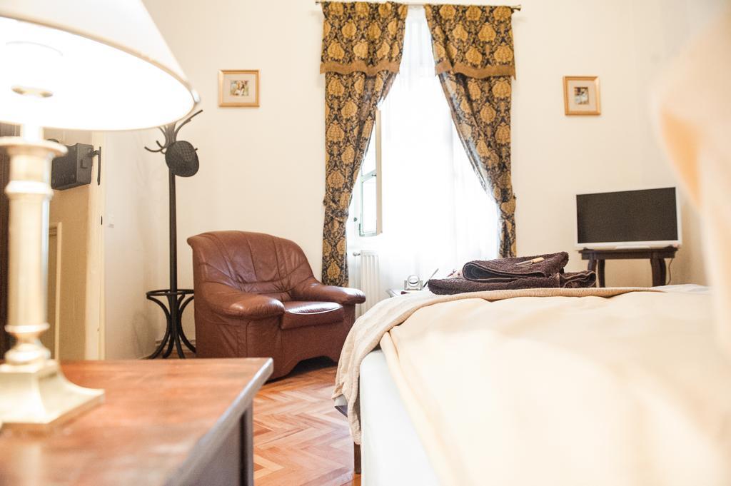 Brukenthal Central Apartments Sibiu Habitación foto
